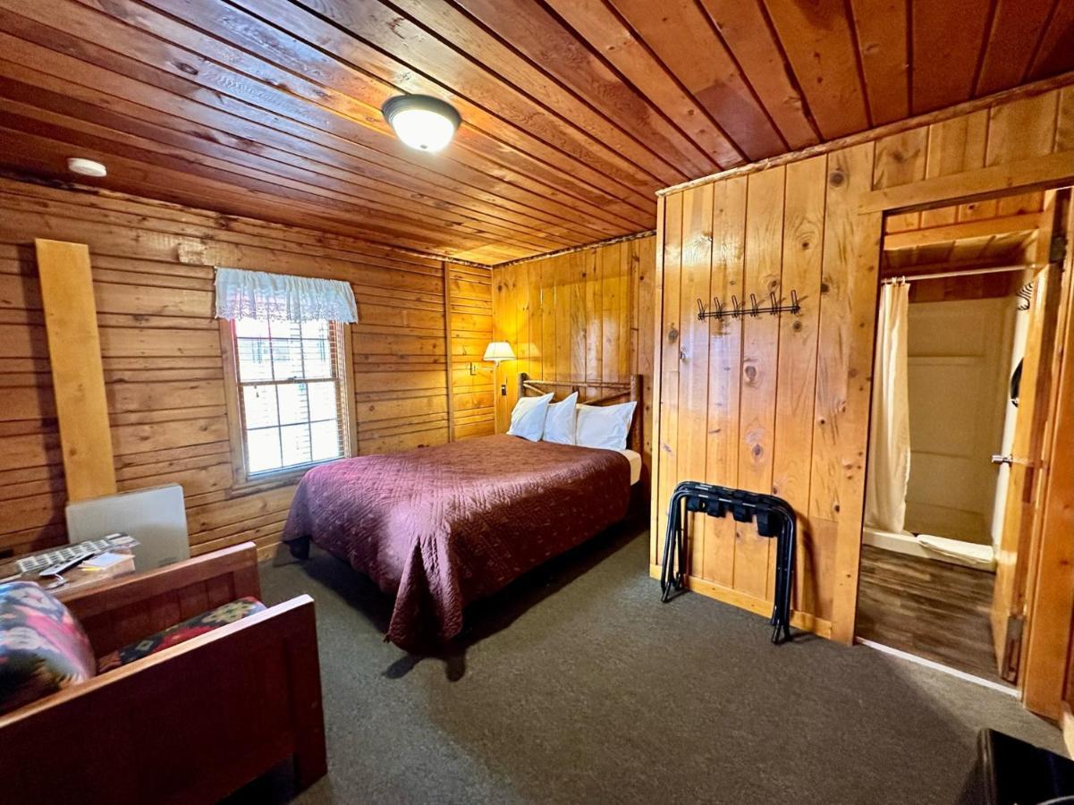 Yellowstone Cabins And Rv West Yellowstone Eksteriør billede