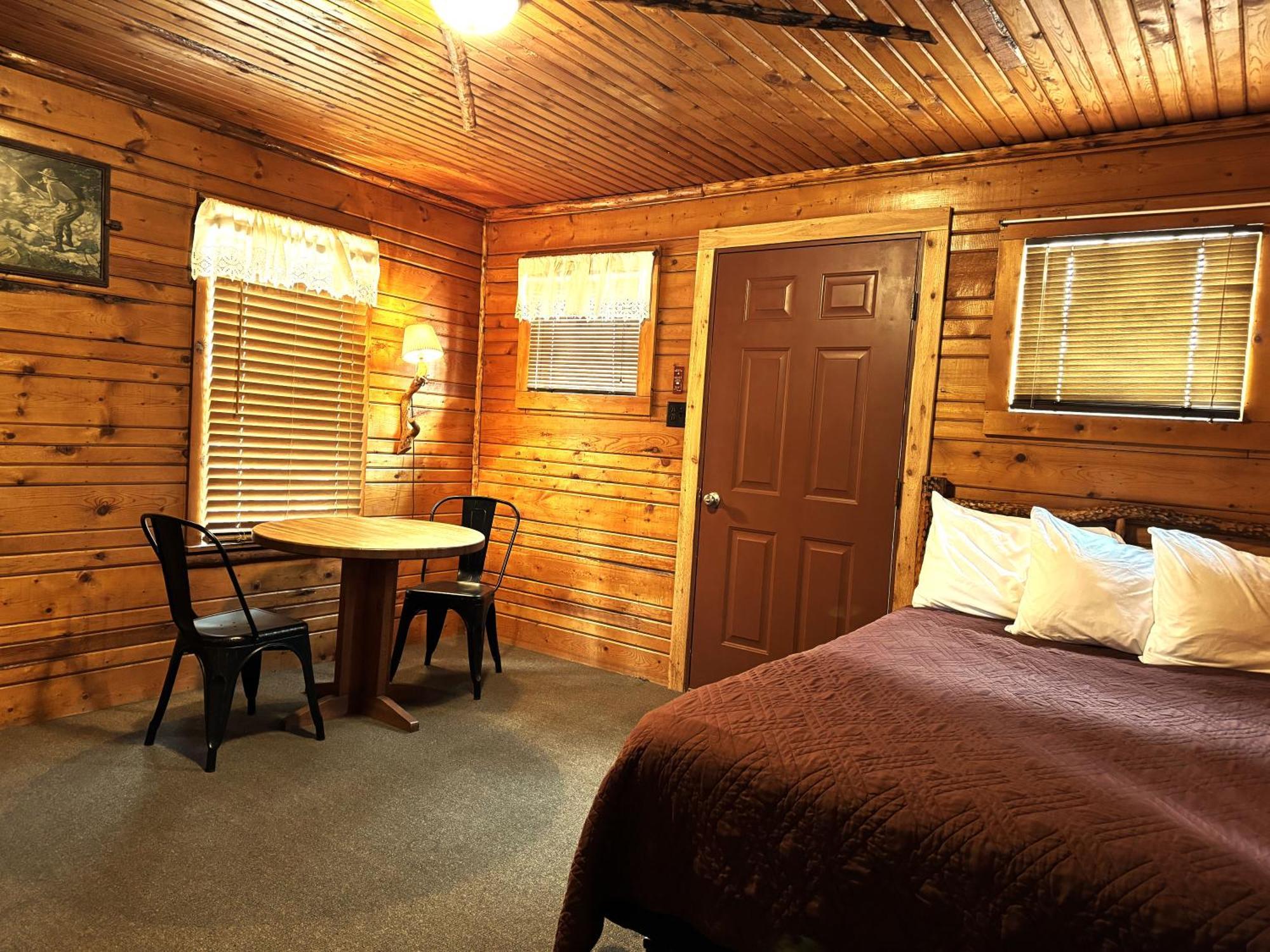 Yellowstone Cabins And Rv West Yellowstone Eksteriør billede