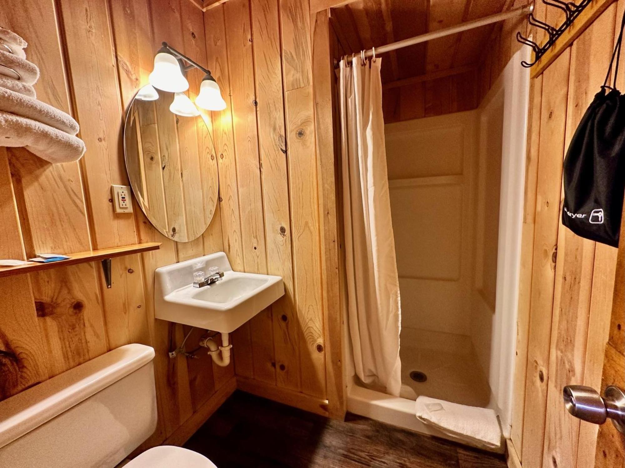 Yellowstone Cabins And Rv West Yellowstone Eksteriør billede