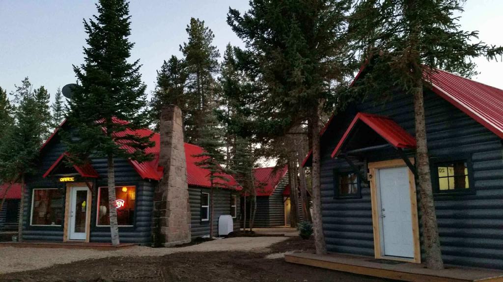 Yellowstone Cabins And Rv West Yellowstone Eksteriør billede